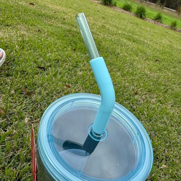 NWT JUST RELEASED Starbucks Holiday Holographic Venti Cup W Silicon Straw Wrap! - Picture 2 of 6